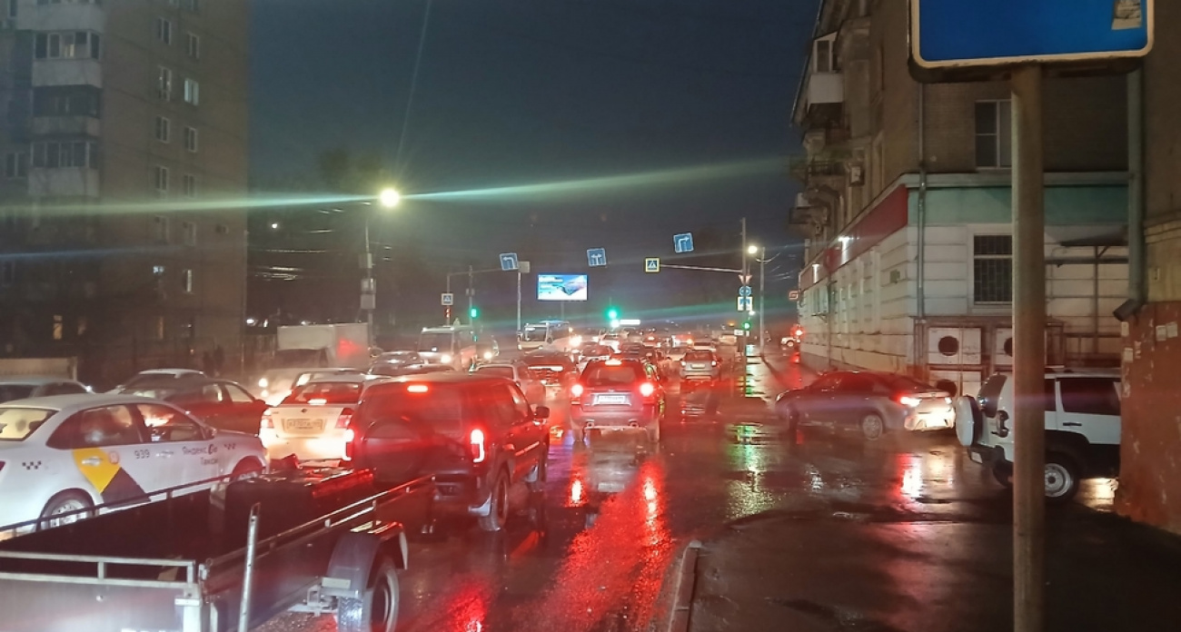 В Саратове полиция парализовала движение троллейбусов №4 утром 28 ноября — транспорт встал