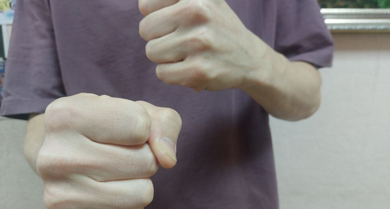 Электрик избил коллегу до травм средней тяжести из-за "перехваченного" заказа в Саратове