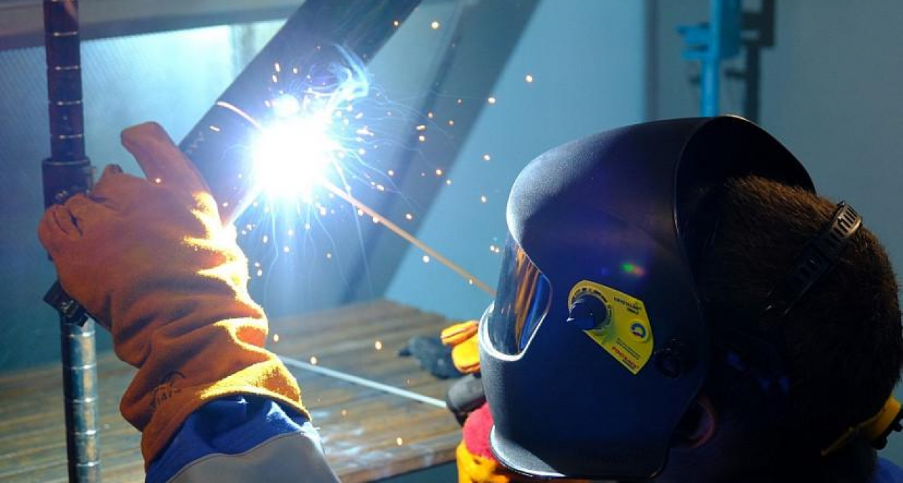 Саратовский сварщик превратил соцконтракт в производство багги для фронта