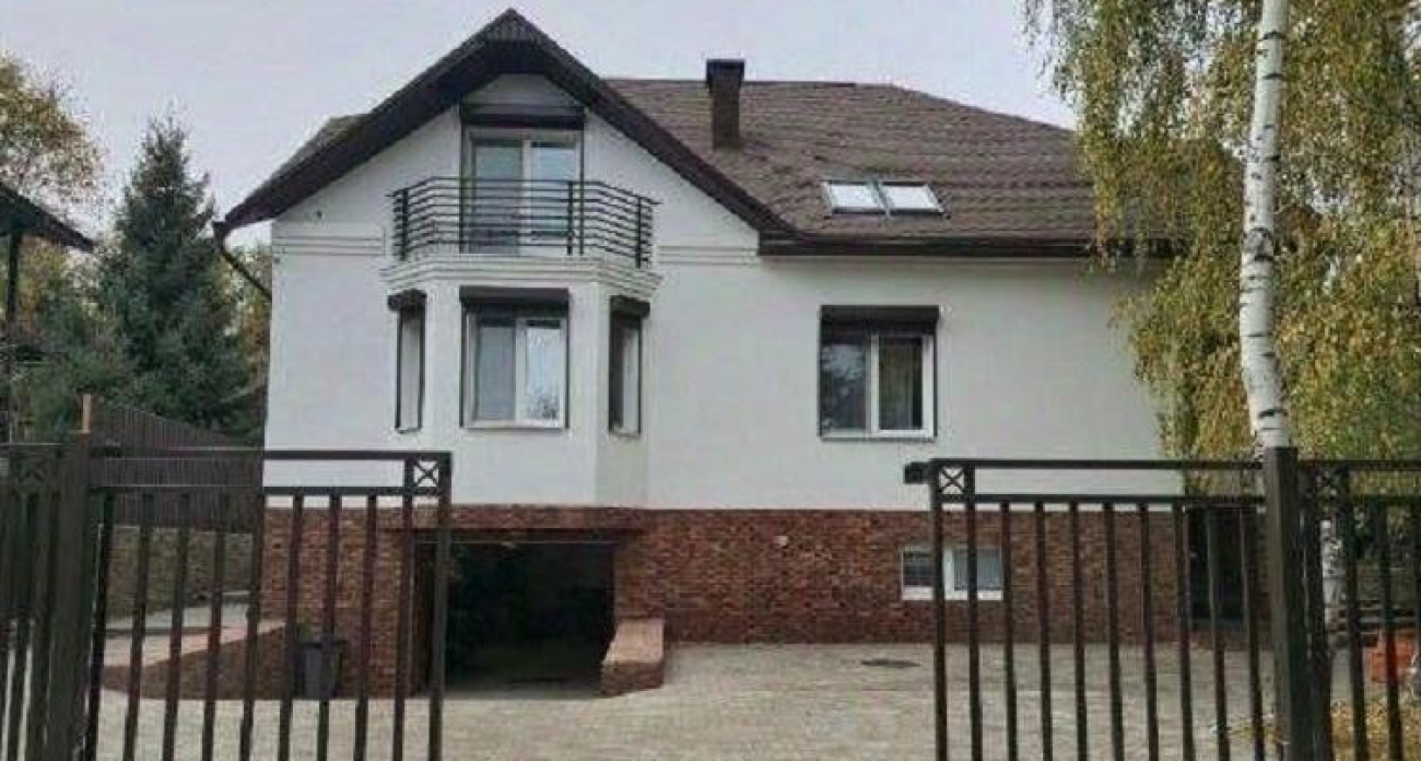 «Уникальная экосистема с белками»: в Саратове коттедж на 11 сотках продают за 63 миллиона