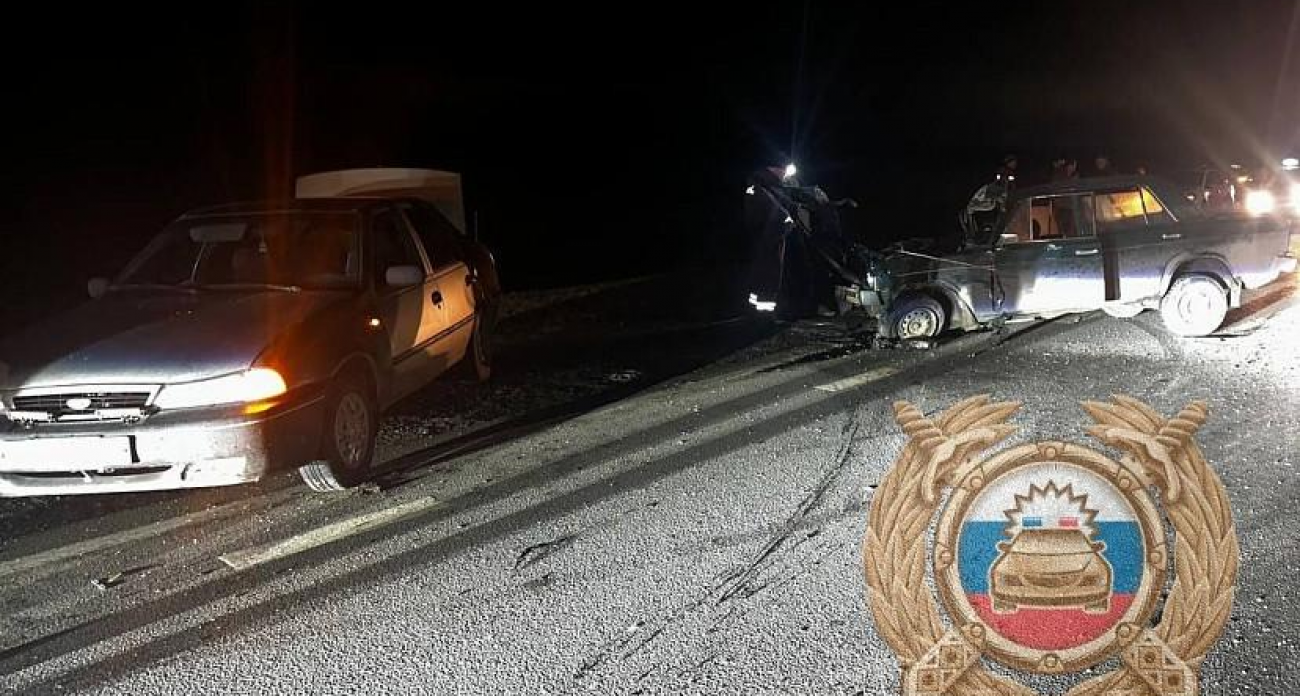 Водитель ВАЗ-2106 погиб в тройном ДТП с грузовиком под Саратовом