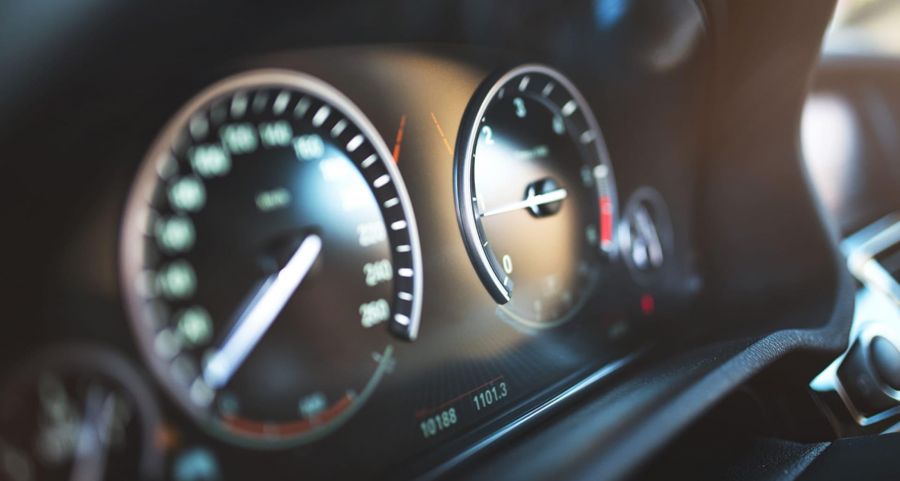 Депутат требует отменить транспортный налог и переложить расходы на дороги на нефтяников со сверхприбылью