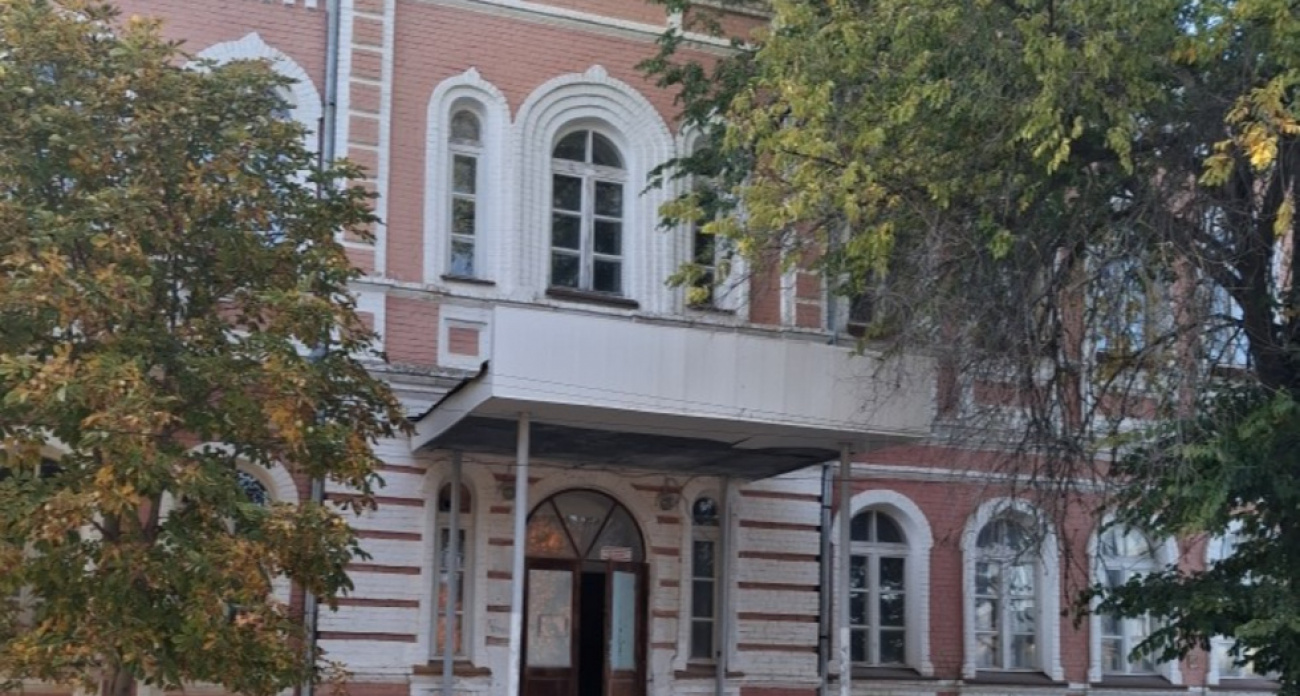 Власти продают за 31,6 млн рублей столетнюю школу-памятник времен Первой мировой
