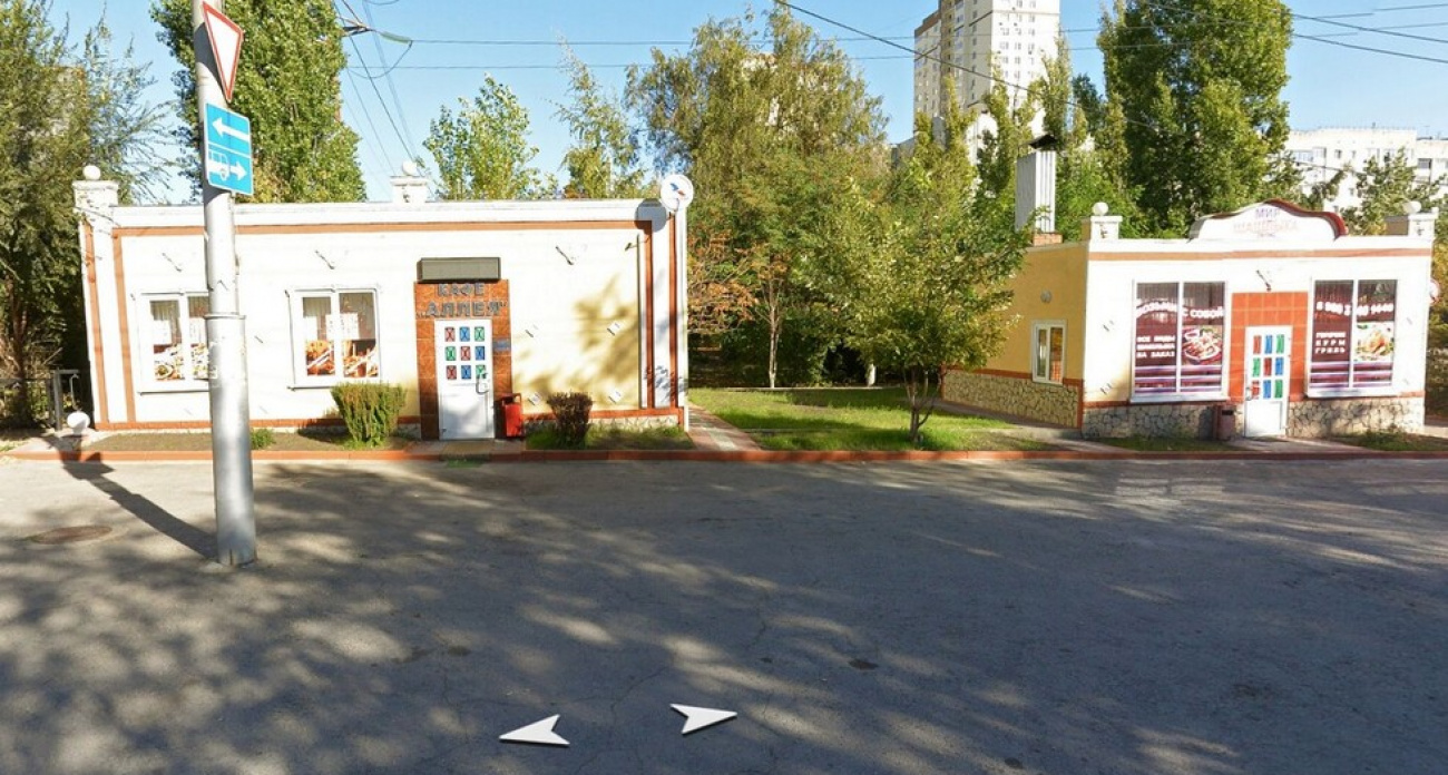 Мэрия через суд требует снести 15-метровый павильон на пересечении Большой Казачьей и Чапаева