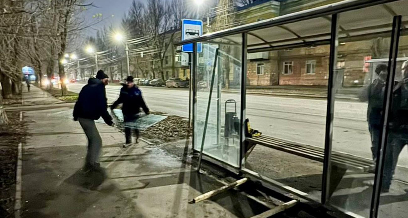 Вандалы разгромили павильон на улице Высокая в Кировском районе Саратова