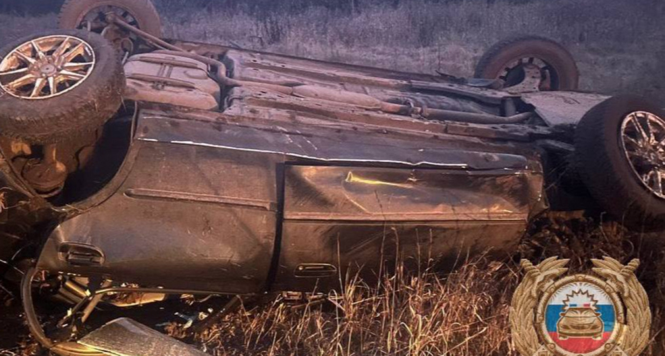 В Саратовской области за сутки два молодых водителя врезались в опоры: оба госпитализированы