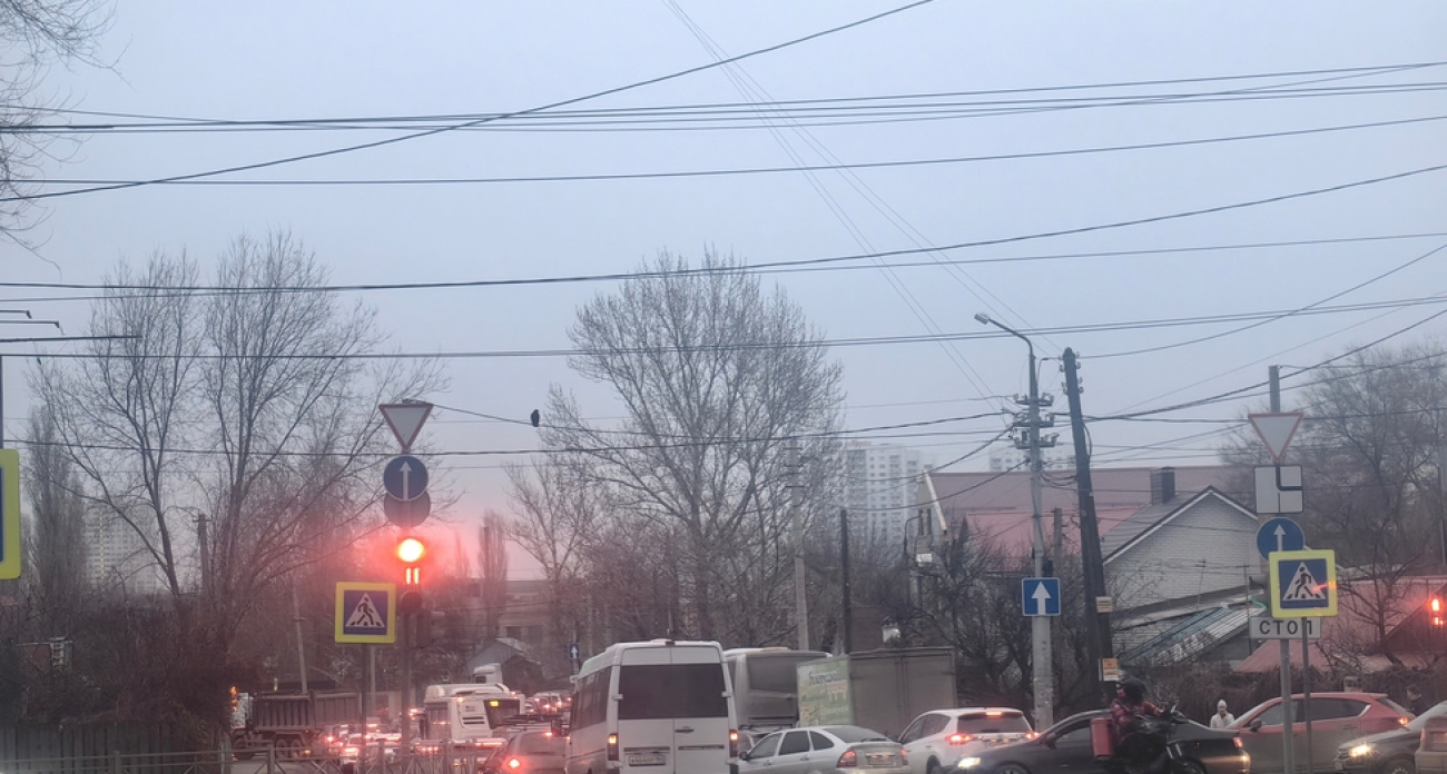 "Адские" пробки на 7 баллов: саратовцы застряли в завокзалье на Новоузенской и Шелковичной