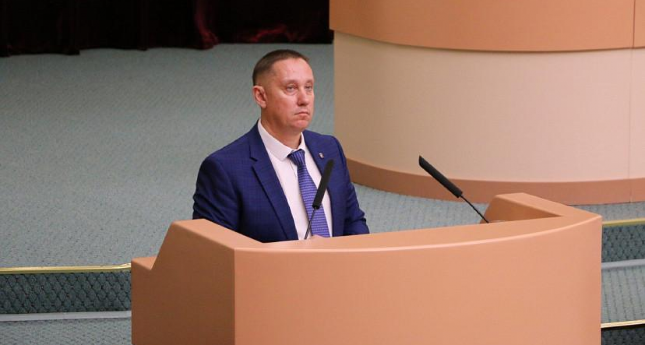 Оборонный завод из Ленинграда превратили в рынок мигрантов: депутат требует вернуть в госсобственность