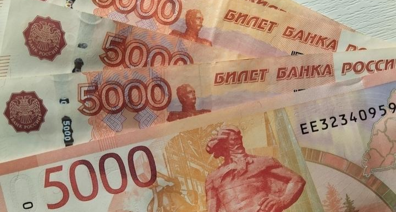 64 757 рублей против 170 544: зарплаты в Саратовской области в 2,6 раза ниже московских