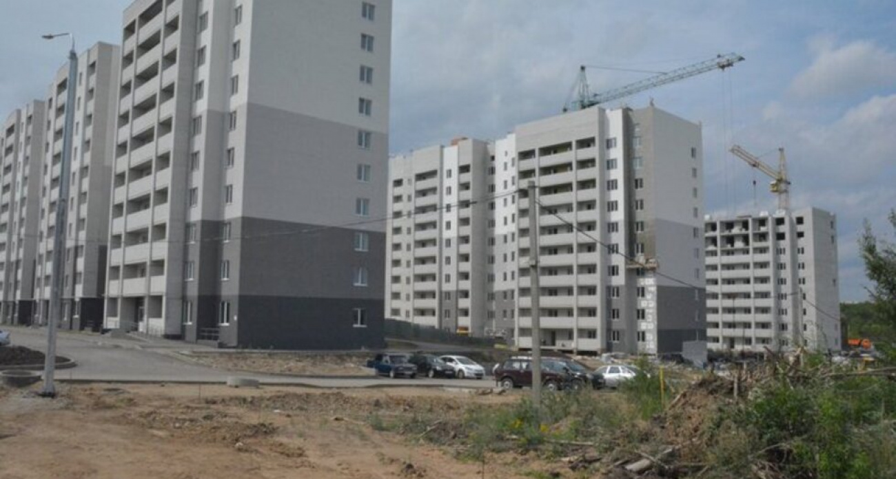 За 14,8 миллиона рублей в "Зеленой горке" забьют 213 сваи под шестой дом без школы и садика