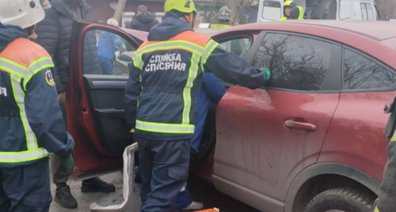 Утреннее ДТП на Гагарина: Renault, Lada и Hyundai столкнулись у дома №29, трое госпитализированы