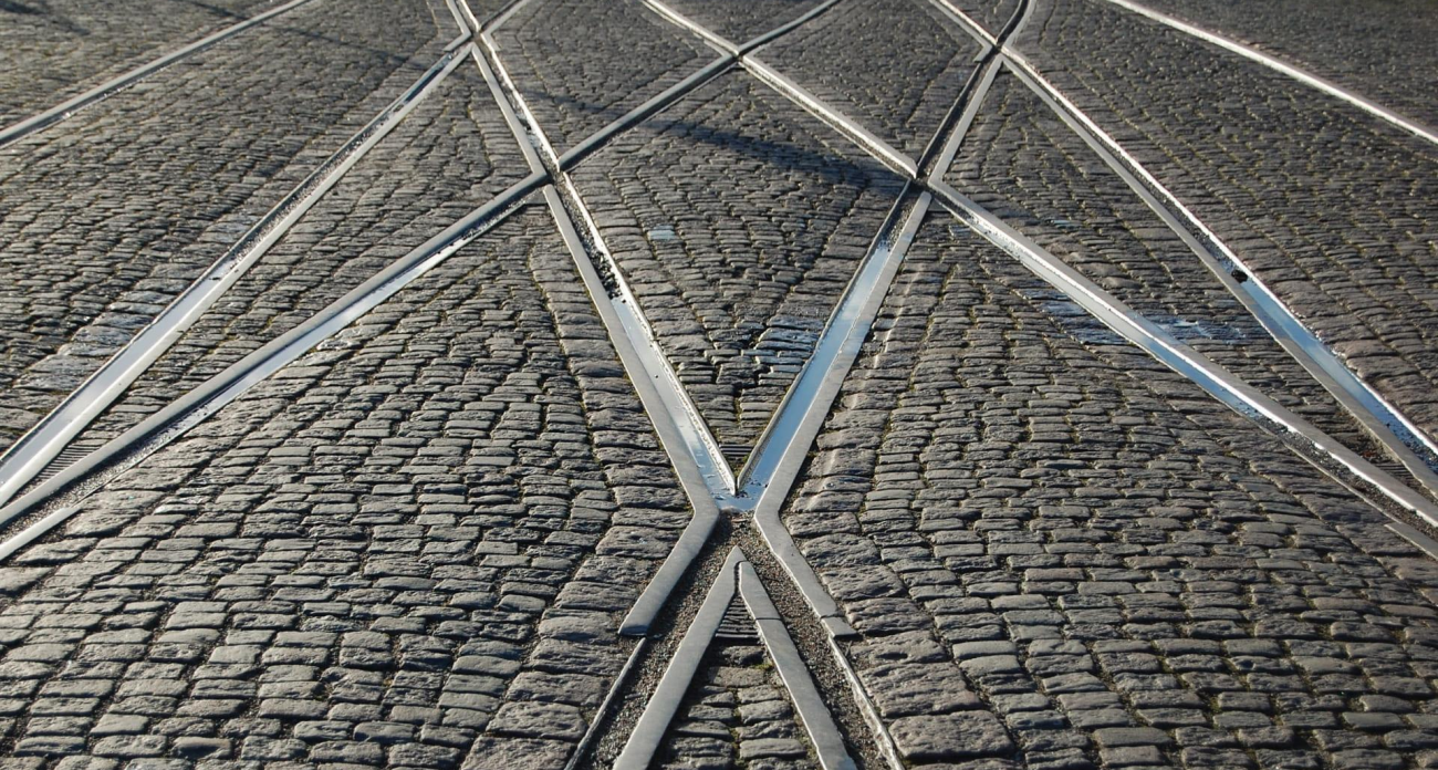 Трамвай №3: 360 рабочих и 84 машины штурмуют модернизацию