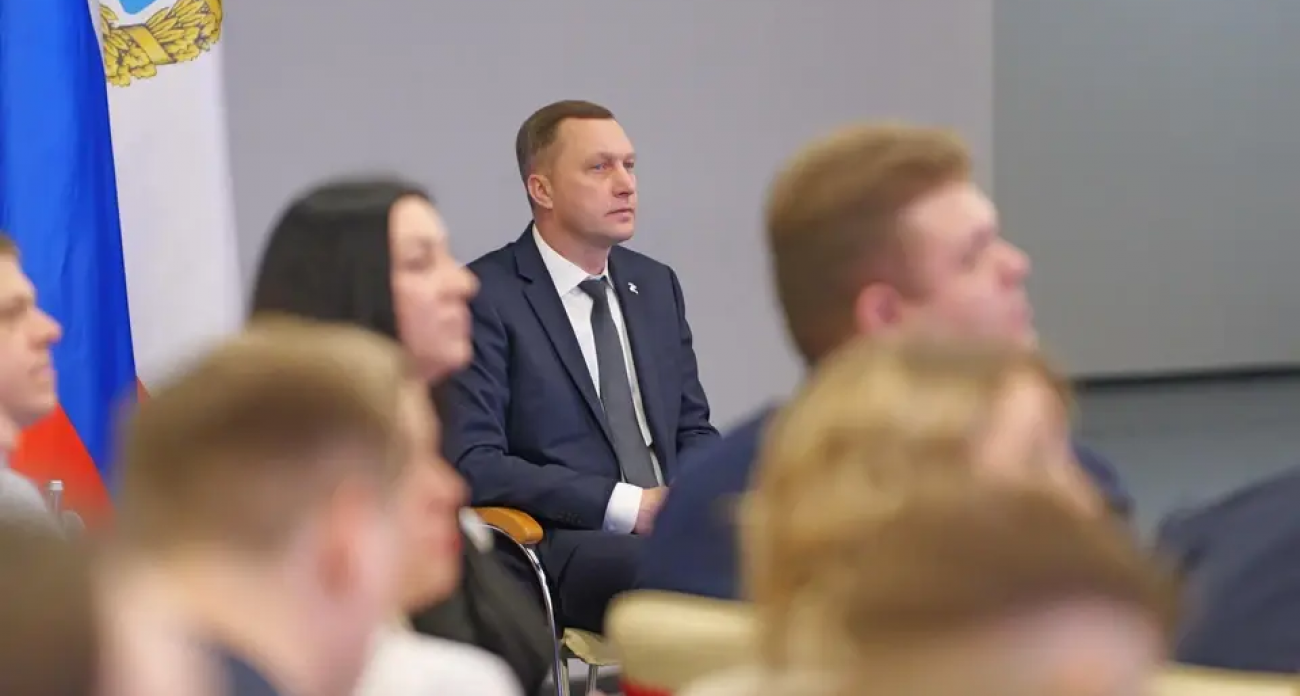 Губернатор лично вручил дипломы 100 молодых управленцев Саратова