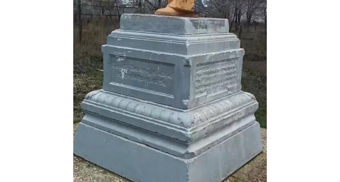 Ленин стоит на постаменте императора: в Саратовской области нашли реликвию 1898 года