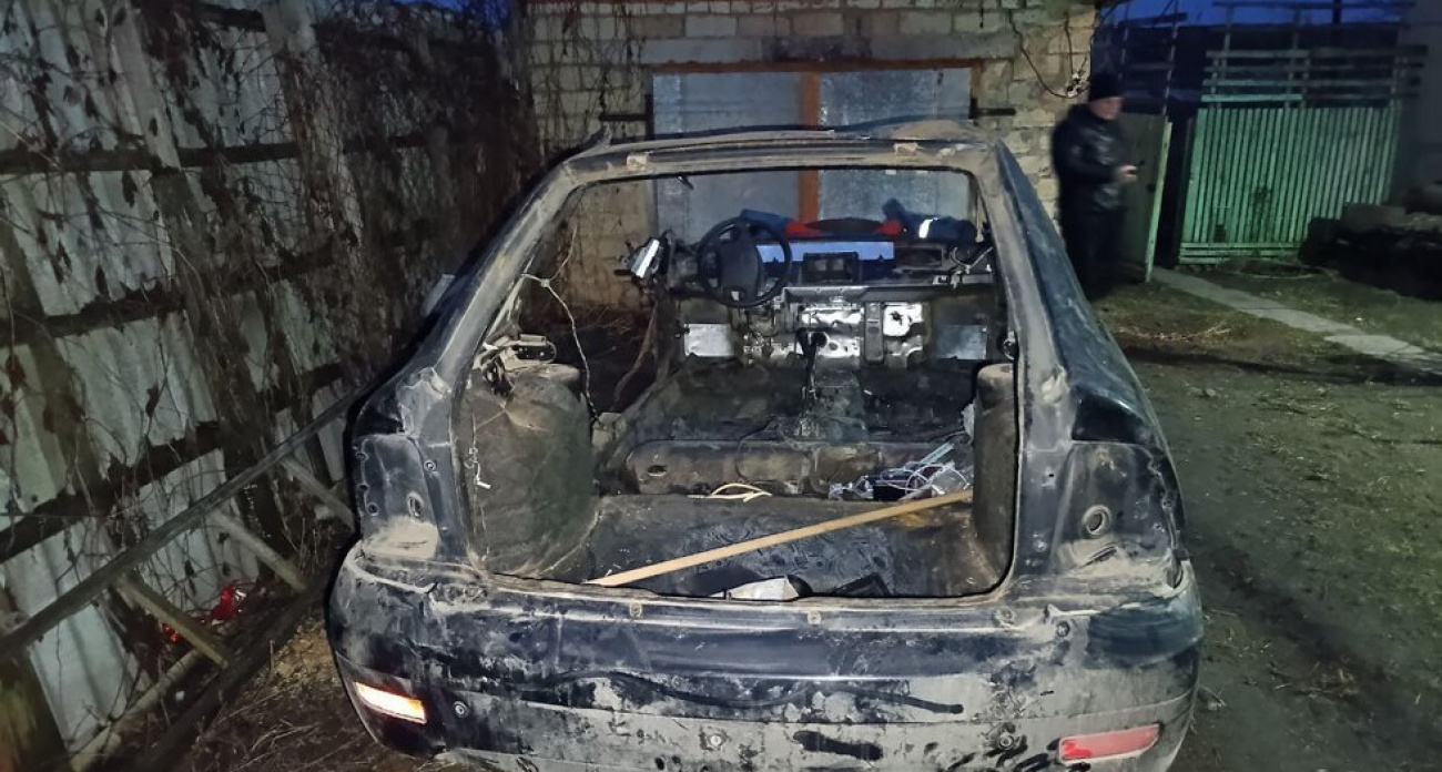 "Приору" саратовца нашли разобранной на запчасти через 100 км: пьяные рецидивисты оставили только кузов