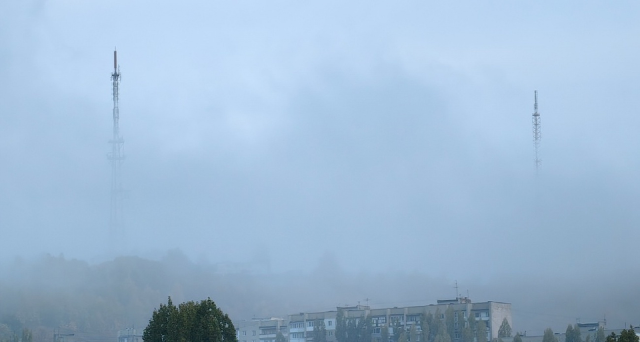 Саратовцев ждет опасное утро: туман с видимостью 500 метров и гололедица на дорогах