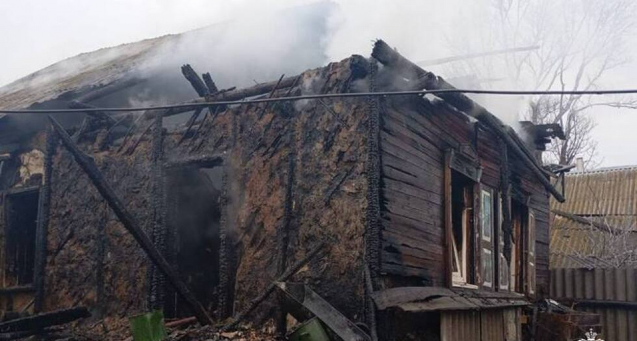 62-летний мужчина умер от ожогов, несмотря на то, что кот спас его из горящего дома