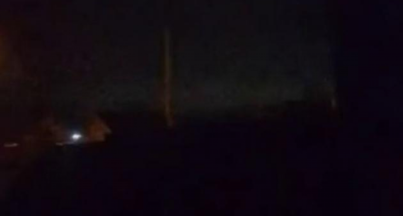 Серия взрывов и работа ПВО: в Энгельсе горит нефтебаза после ночной атаки дронов