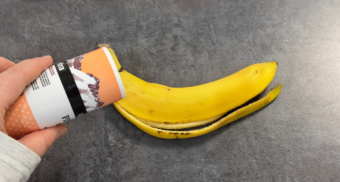 Солью посыпаю банановую кожуру - теперь не понимаю, как раньше без этого жил: хак для тех, кто ценит удобство