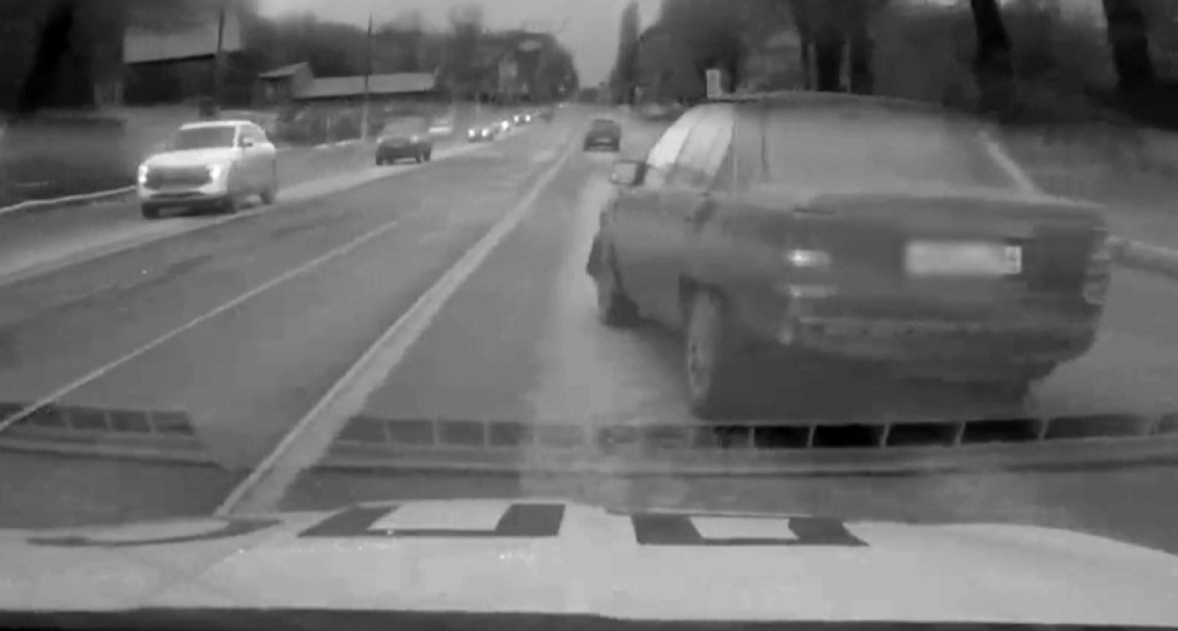 "Не успел поверить в себя": 17-летний лихач без прав устроил погоню с полицией в Саратове