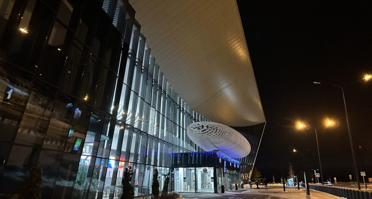 Аэропорт "Гагарин" в Саратове экстренно закрыт "для безопасности полётов" — рейсы задерживают на час