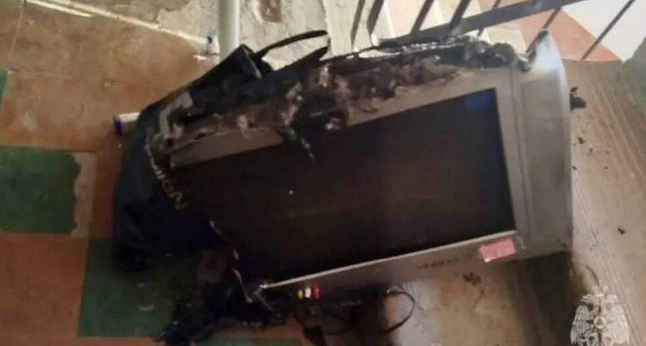 58-летняя саратовчанка отравилась дымом при пожаре от замкнувшего телевизора на 7-м этаже