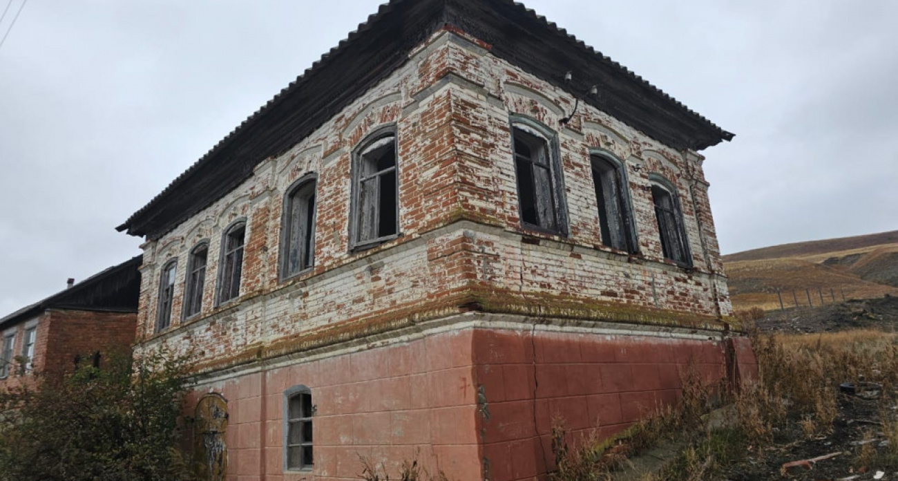 Дом 1975 года у Утеса Степана Разина продают за 764 тысячи при кадастровой стоимости в 28 тысяч рублей