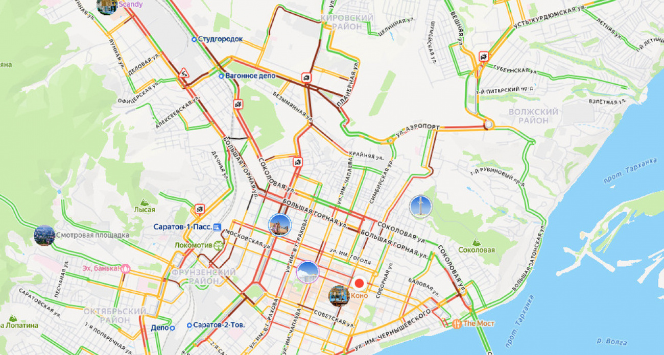 Первый снегопад парализовал Саратов: 10 ДТП и пробки в 9 баллов заблокировали город