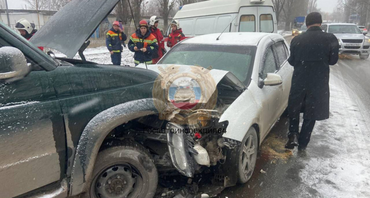 38-летняя женщина пострадала при столкновении УАЗ "Патриот" и Renault Logan на Шехурдина