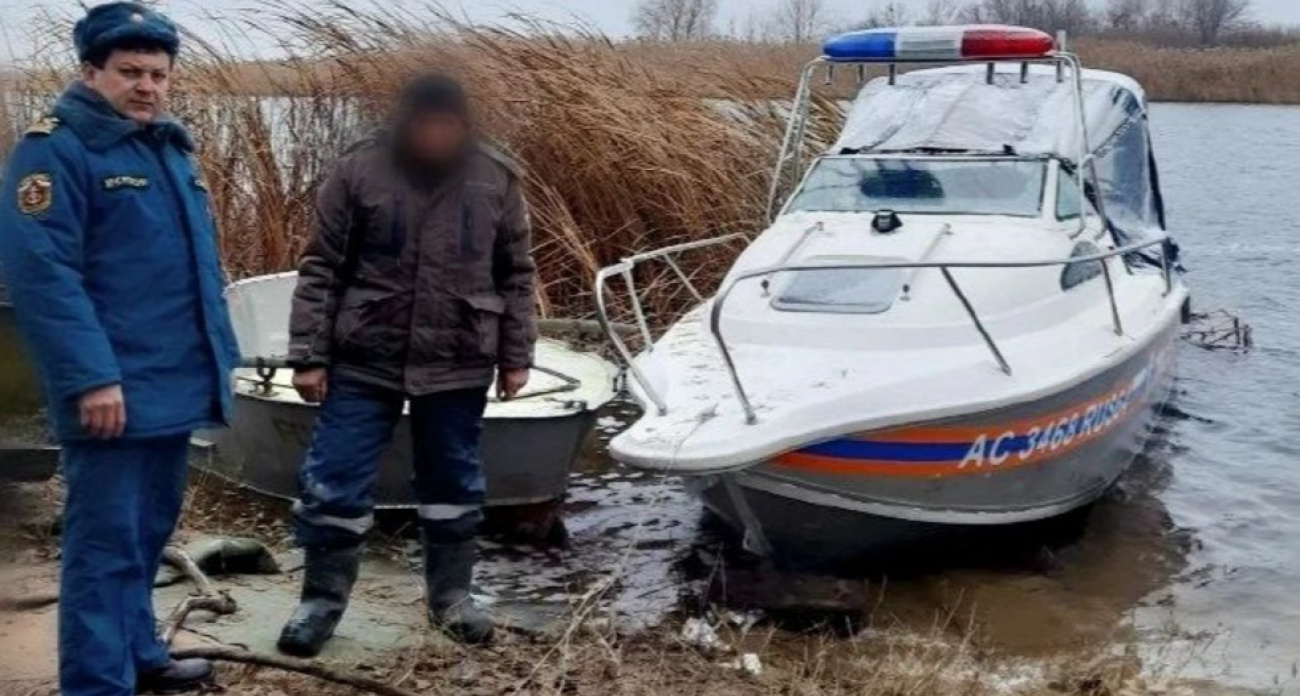 "Думал, что уже всё": 69-летний рыбак без телефона дрейфовал по Волге почти сутки в тумане