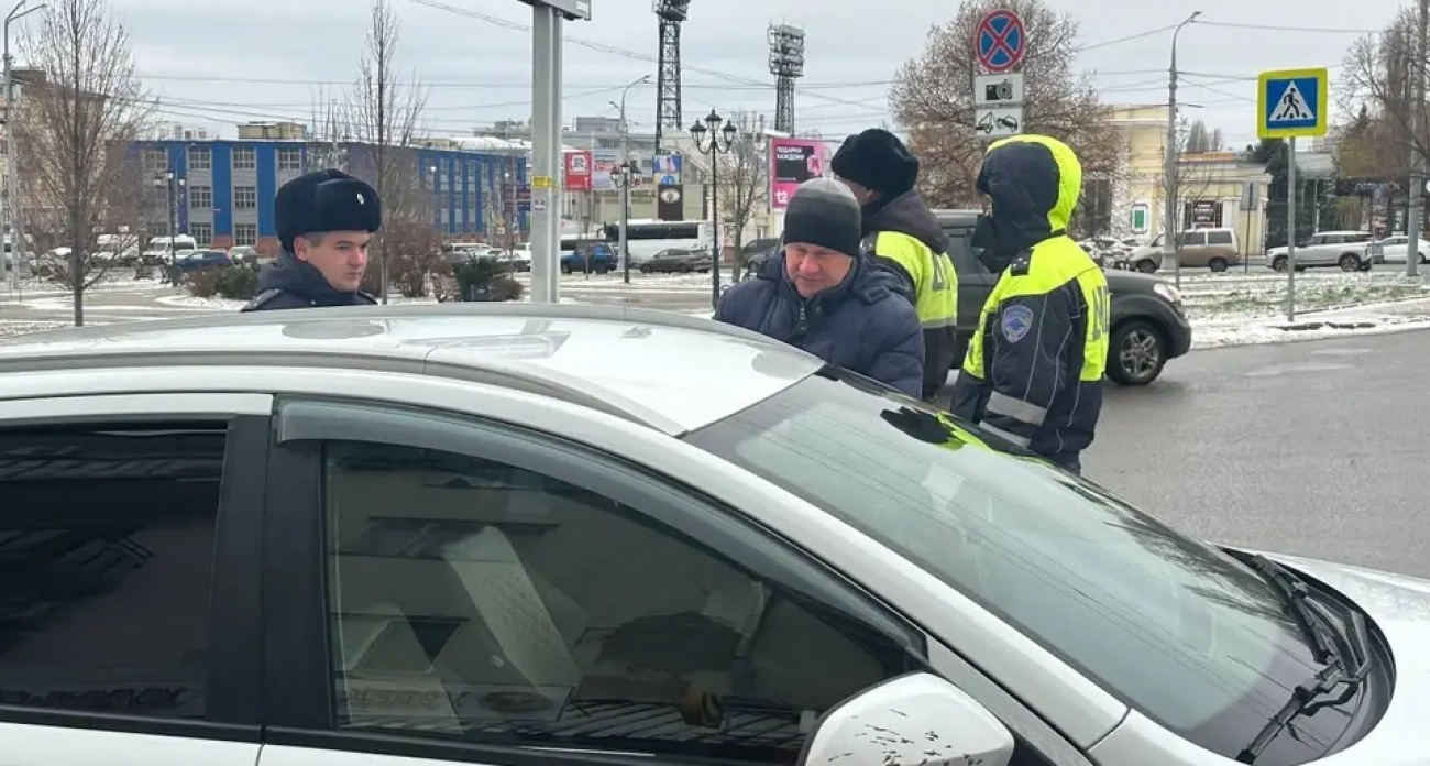 Рейд в Саратове: у 6 из 17 таксистов выявили серьёзные нарушения