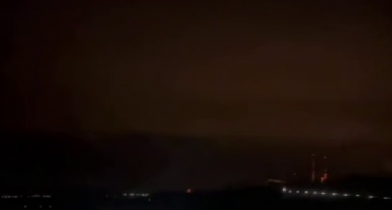 В Саратове слышны взрывы у НПЗ после атаки дронов