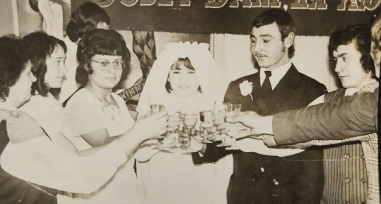 Две «золотые» пары: 50 лет любви среди метели в саратовском дворце