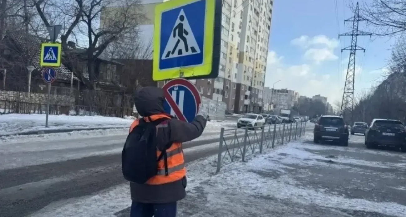 Саратов восстановил 52 знака из 104 поврежденных сильным ветром