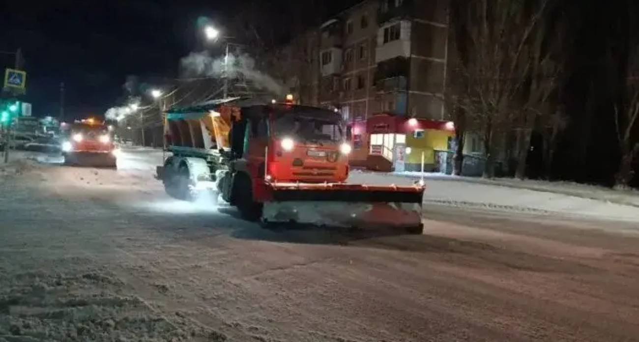 За сутки вывезено 3000 кубометров снега: Саратов восстанавливается после непогоды