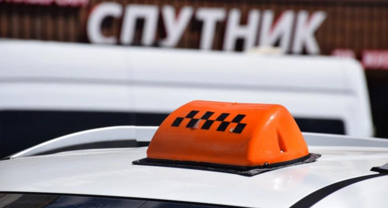 Саратовские таксисты восстали против комиссий «Яндекса»: доходы застыли на уровне 2020-го