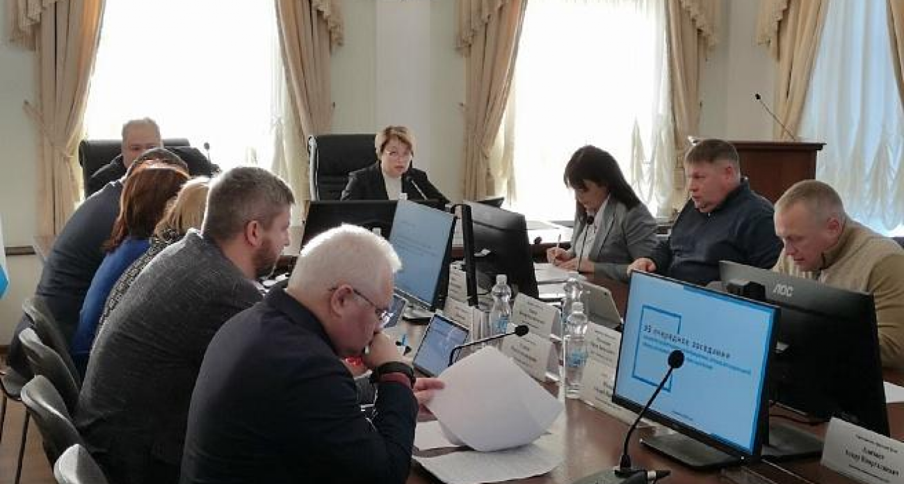 Саратов платит наставникам чиновников полный оклад за обучение новичков