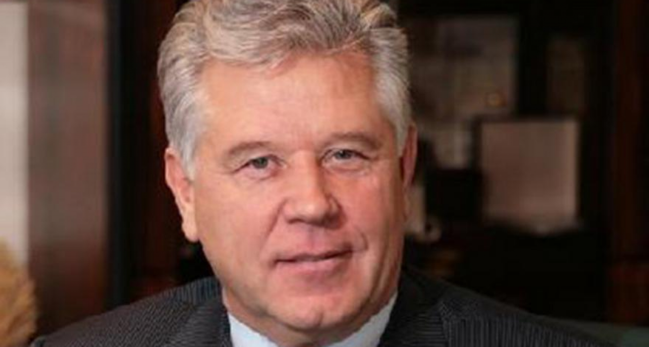 8 млн рублей и Mercedes: суд продлил арест имущества чиновников на полгода