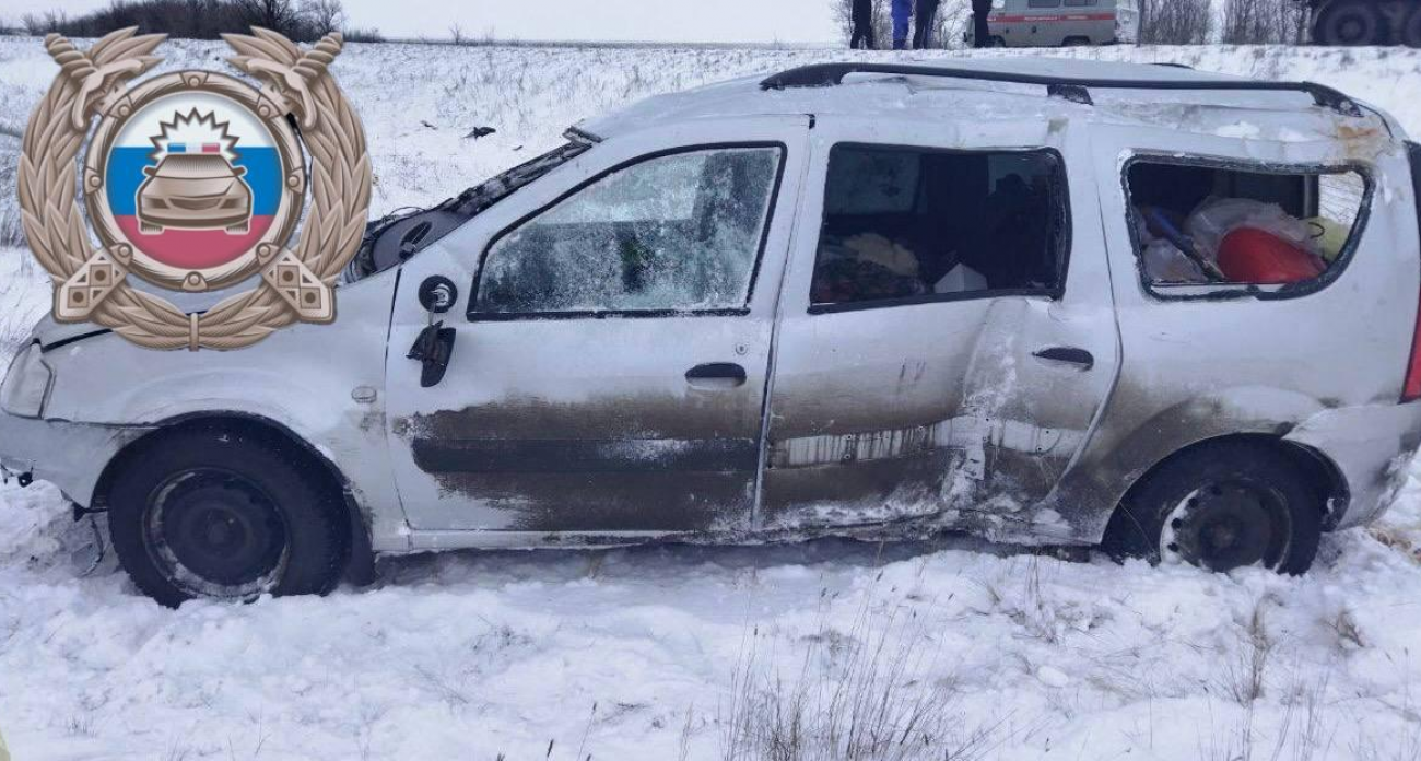 «Лада Ларгус» улетела в кювет: четверо в больнице под Ершовом