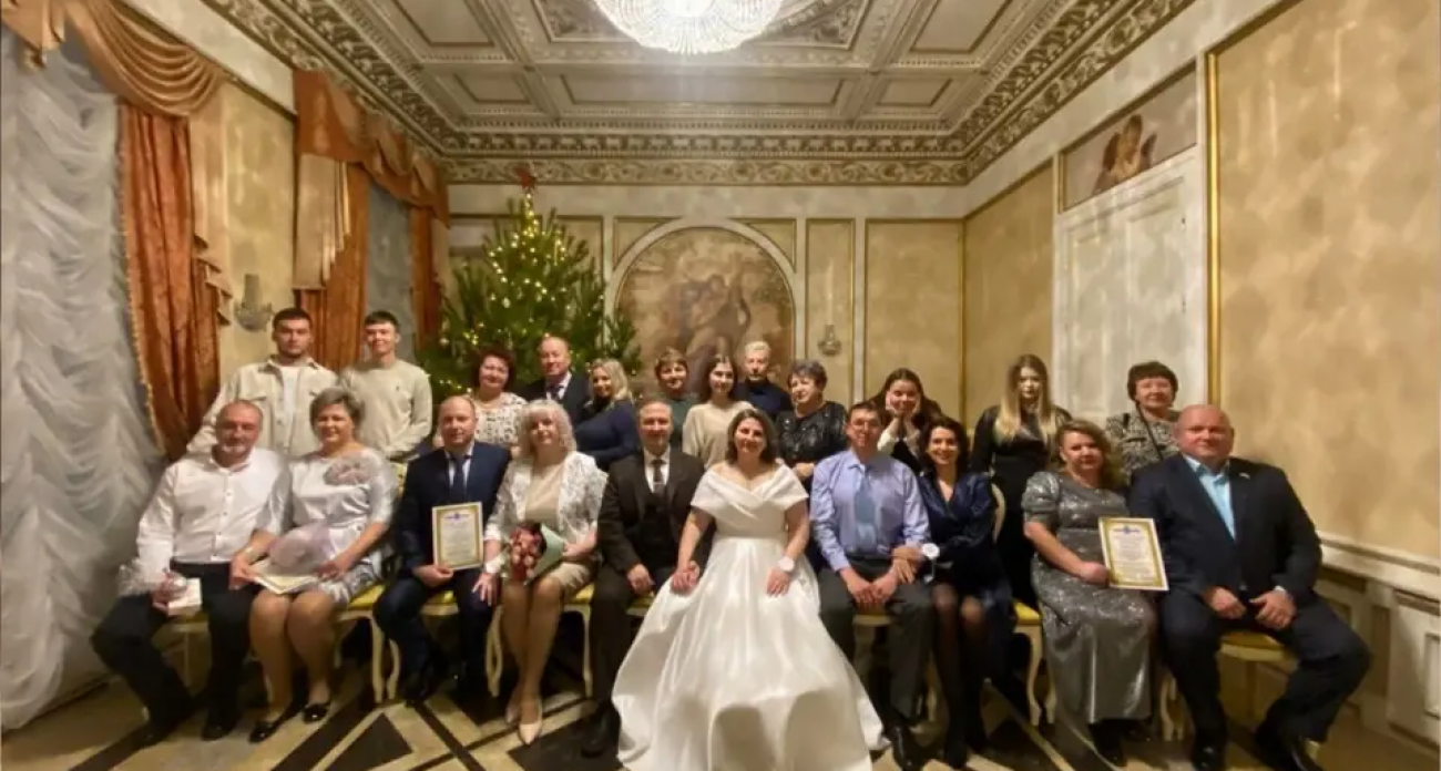 Саратов впервые отпраздновал «Серебряный бал»: 5 пар, 125 лет любви