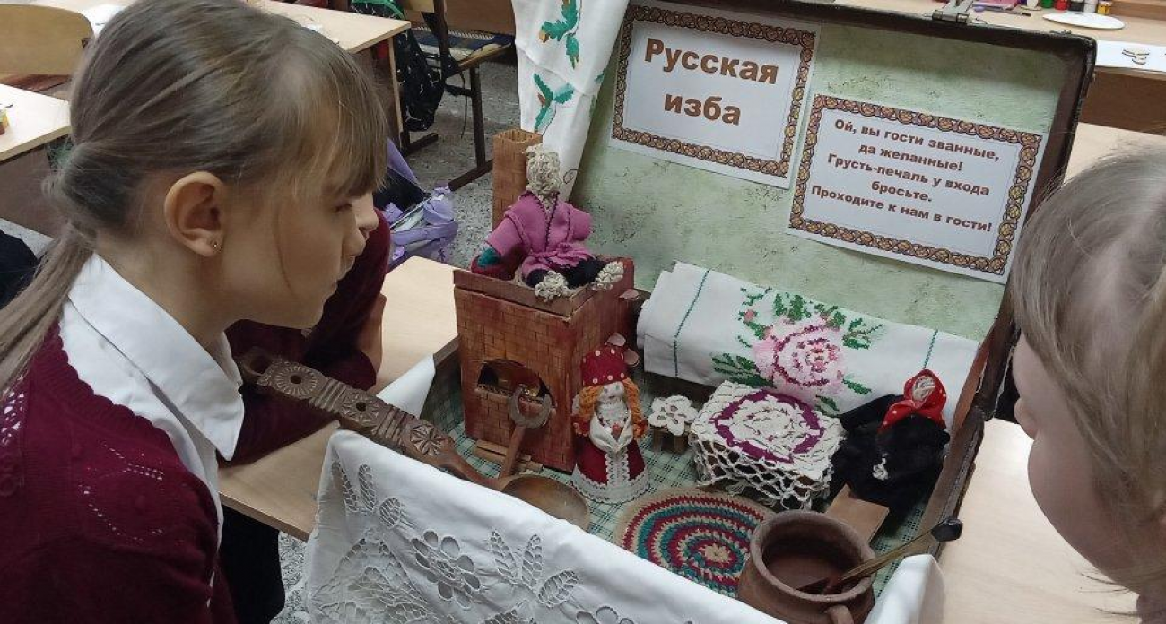 Старинные чемоданы превратили школы в машины времени: дети находят госпитальные документы и солдатский быт