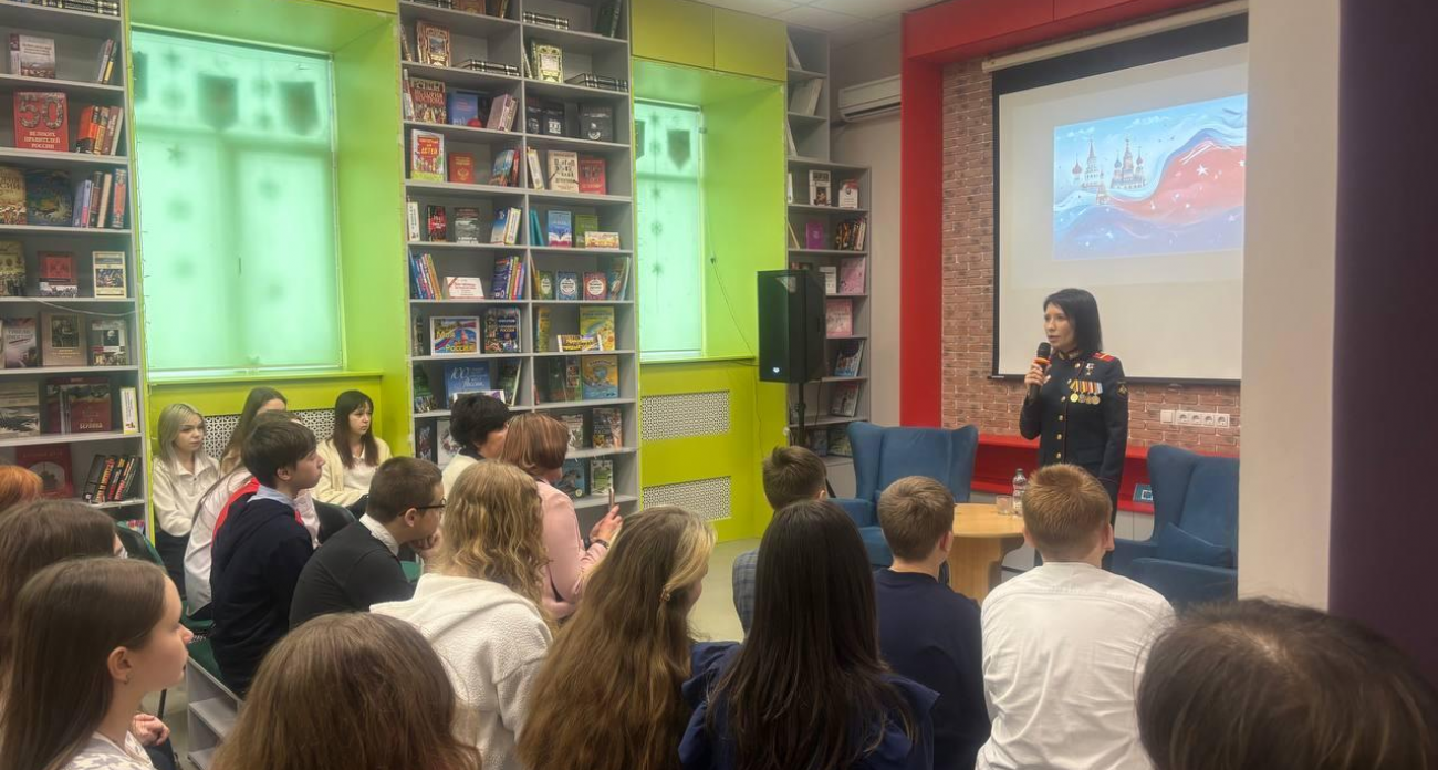 Первая женщина-Герой России встретилась с петровскими школьниками