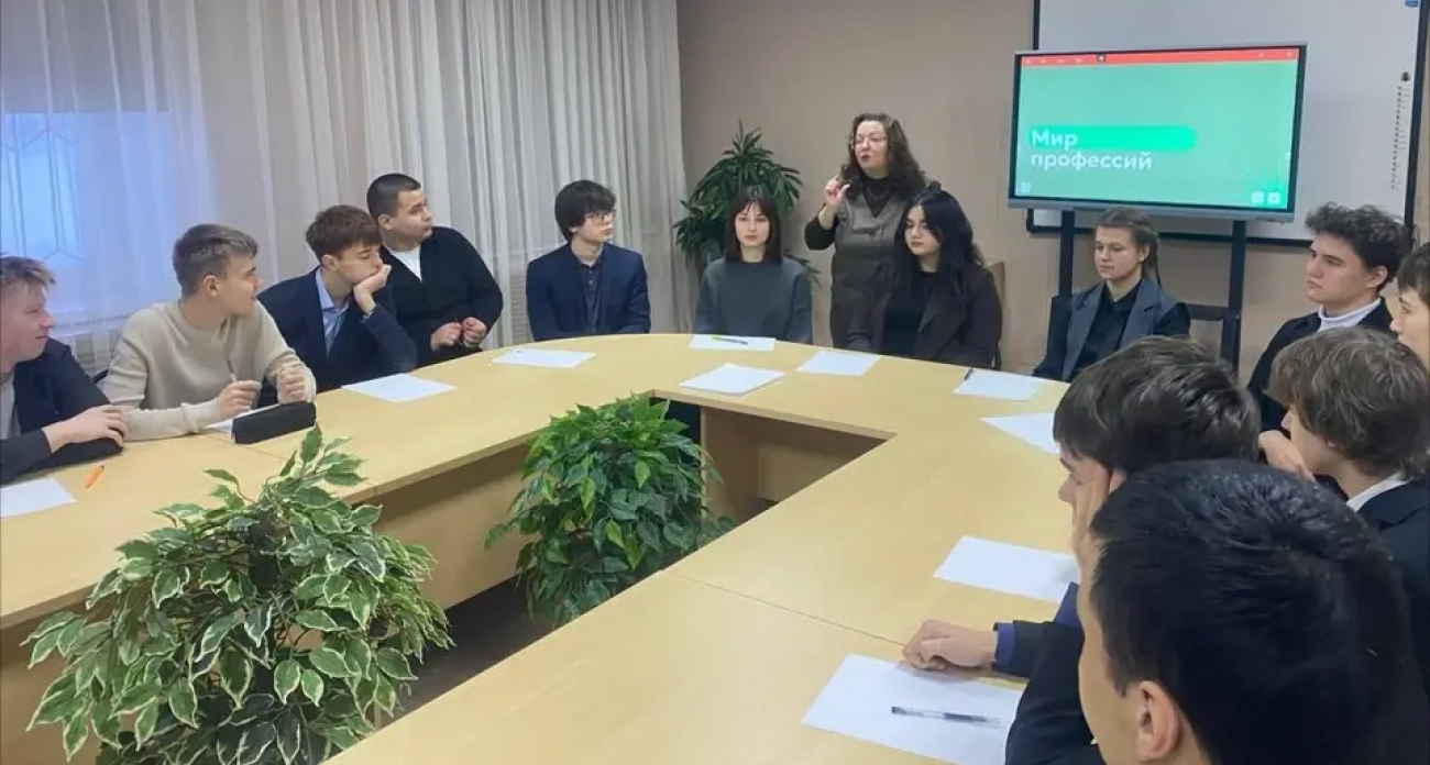 «Инвестирование в будущее»: школьники Татищева вывели формулу успешного выбора аграрной профессии через квест-игру