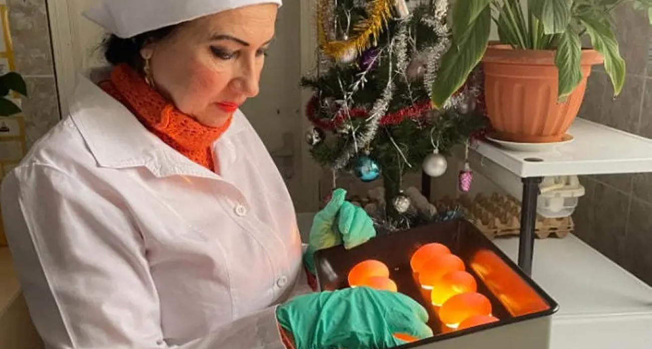 Почти 600 кг опасного мяса и 200 кг овощей: что изъяла саратовская ветлаборатория с прилавков в 2025 году