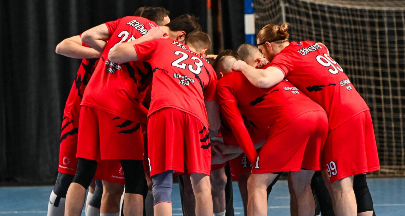 Пятая победа подряд: «Пермские медведи» разгромили «СГАУ-Саратов» 32:27 и укрепились на вершине Суперлиги