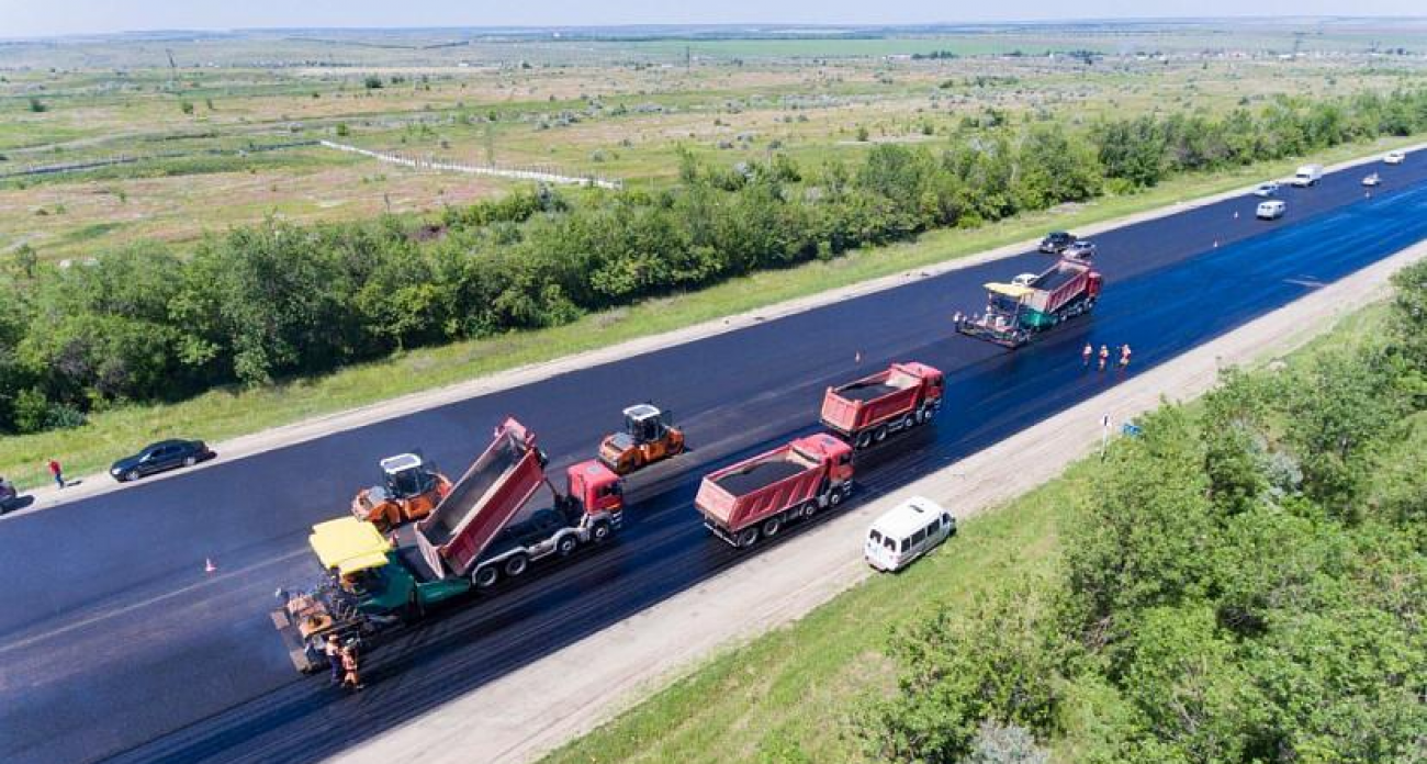 До 2026 года в Саратове и Энгельсе отремонтируют улицы по технологии, продлевающей срок службы дорог