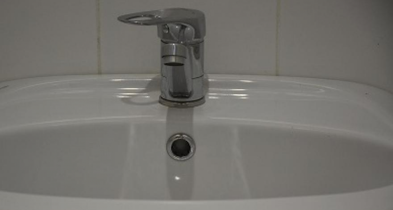 Более 30 домов Ленинского района останутся без воды до полуночи из-за ремонта труб