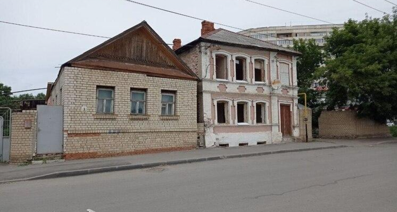 Власти потратят 140 млн рублей на снос 90 расселённых домов в Саратове и Энгельсе до 2026 года
