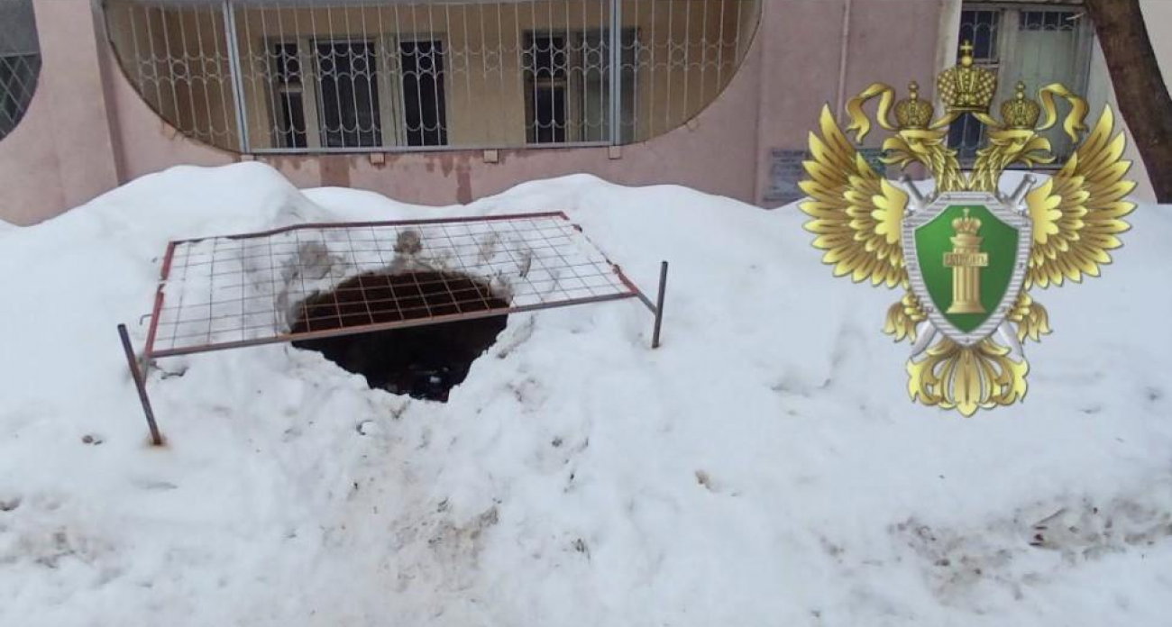 Ребёнок провалился в открытый люк на перекрёстке Саратова: прокуратура начала расследование