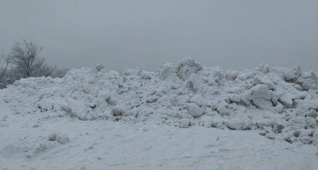 Экологическая угроза в Саратове: мэру Исаеву внесли представление за незаконные свалки «токсичного» снега